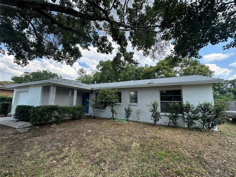 Active With Contract: $250,000 (3 beds, 2 baths, 1078 Square Feet)