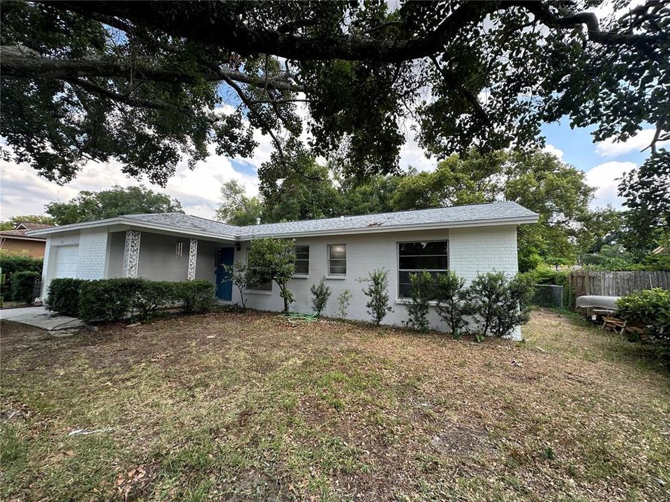 Active With Contract: $250,000 (3 beds, 2 baths, 1078 Square Feet)