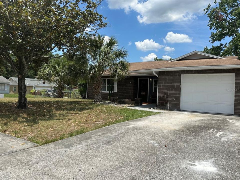 Active With Contract: $319,800 (3 beds, 2 baths, 1224 Square Feet)