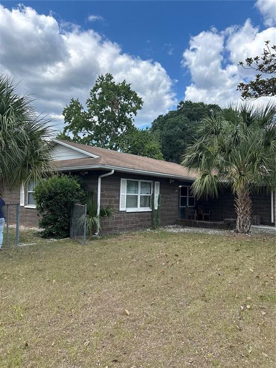 Active With Contract: $319,800 (3 beds, 2 baths, 1224 Square Feet)