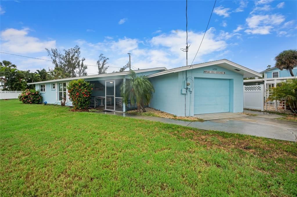 For Sale: $748,000 (2 beds, 2 baths, 1285 Square Feet)