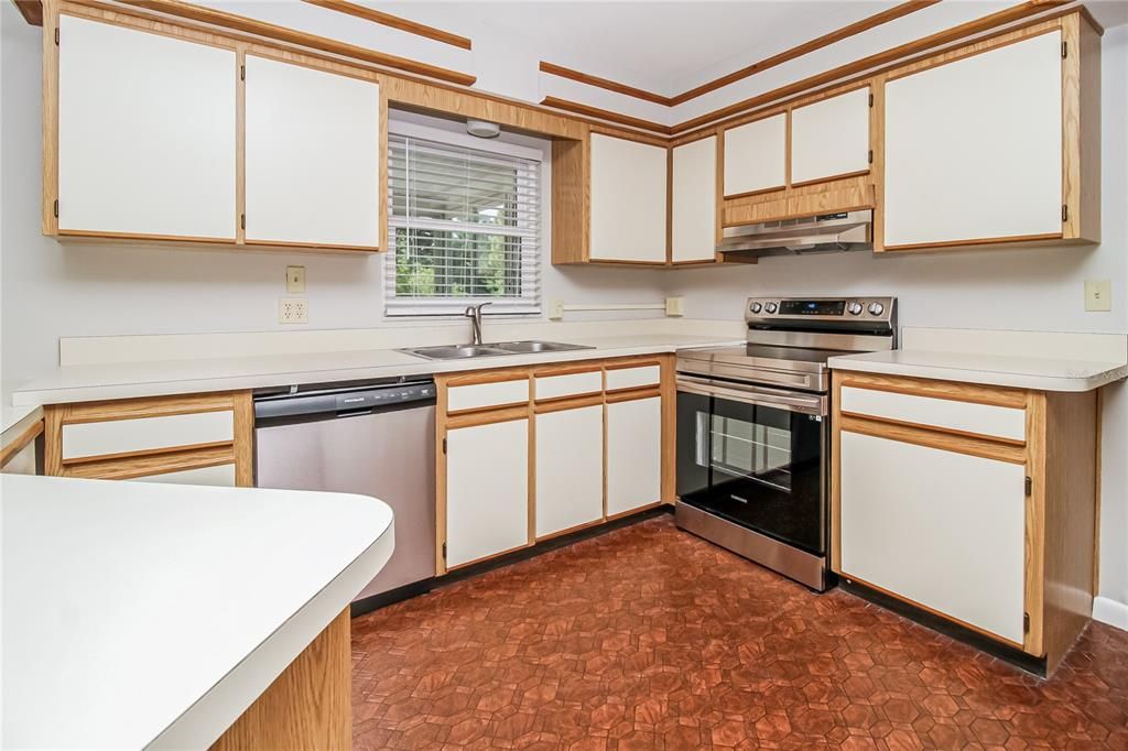 For Rent: $2,055 (3 beds, 2 baths, 1328 Square Feet)