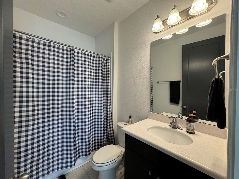 Active With Contract: $1,650 (1 beds, 1 baths, 845 Square Feet)