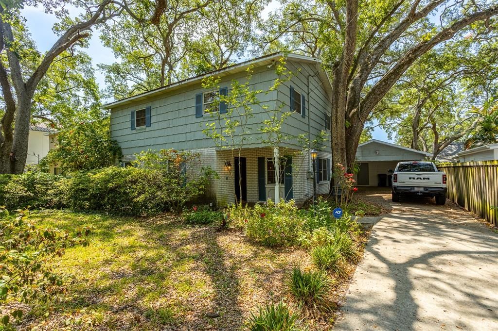 For Sale: $850,000 (4 beds, 2 baths, 1968 Square Feet)