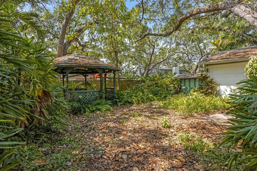 For Sale: $850,000 (4 beds, 2 baths, 1968 Square Feet)