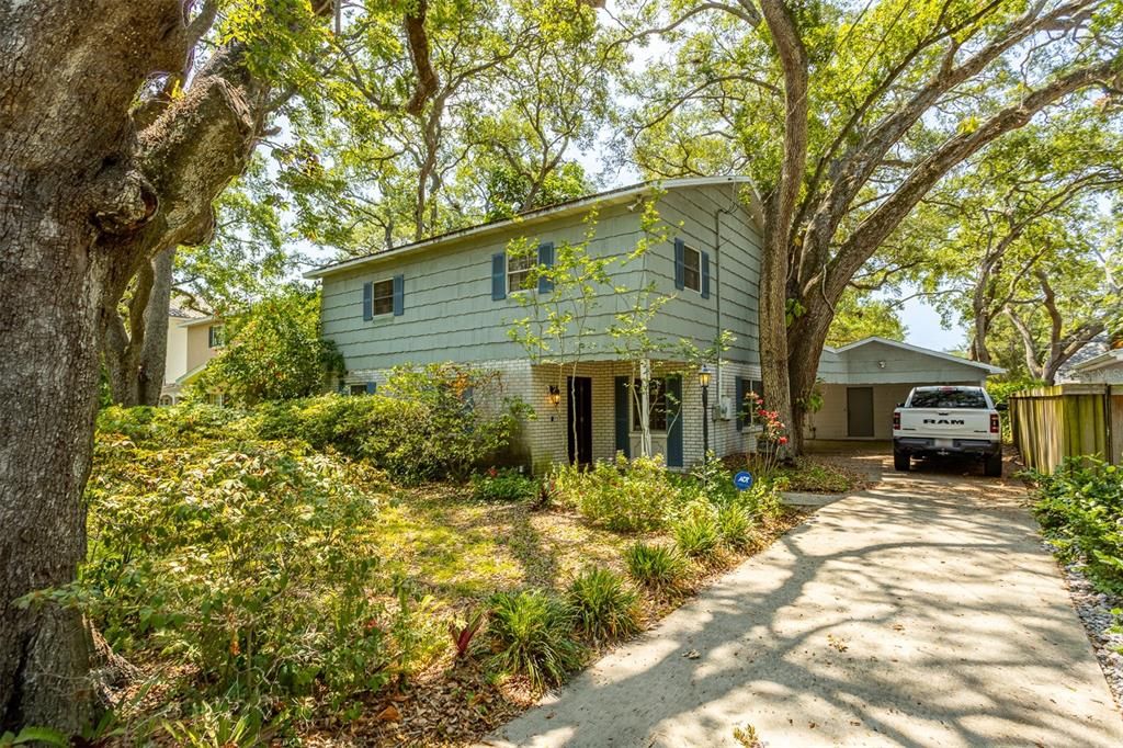 For Sale: $850,000 (4 beds, 2 baths, 1968 Square Feet)