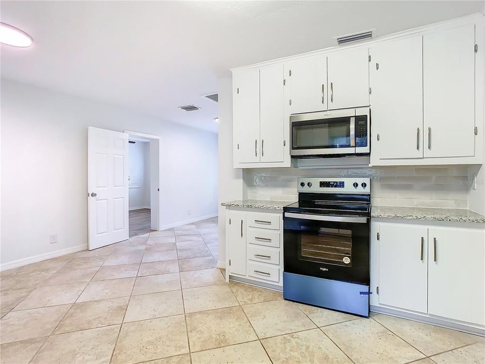 Active With Contract: $315,000 (3 beds, 2 baths, 1331 Square Feet)