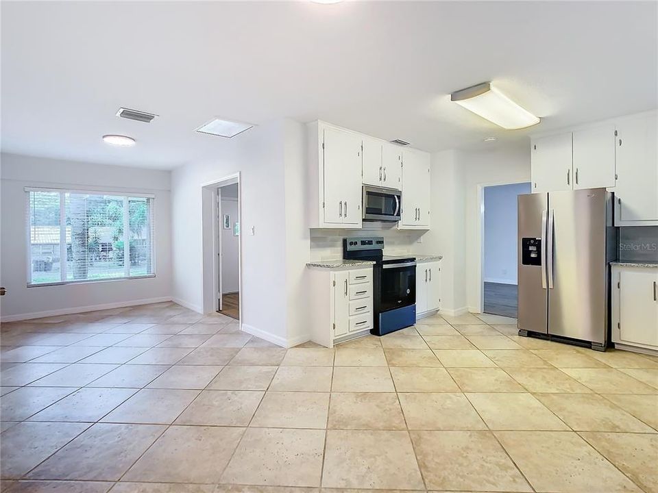 Active With Contract: $315,000 (3 beds, 2 baths, 1331 Square Feet)