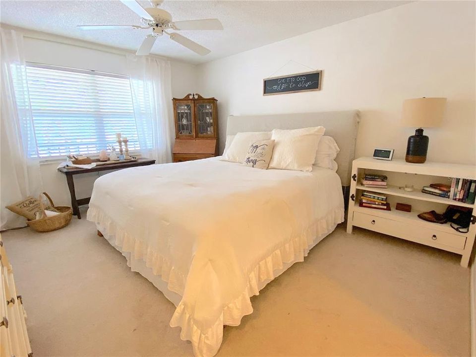 Active With Contract: $2,200 (2 beds, 2 baths, 1118 Square Feet)