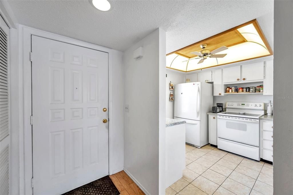 For Sale: $162,000 (2 beds, 2 baths, 1114 Square Feet)