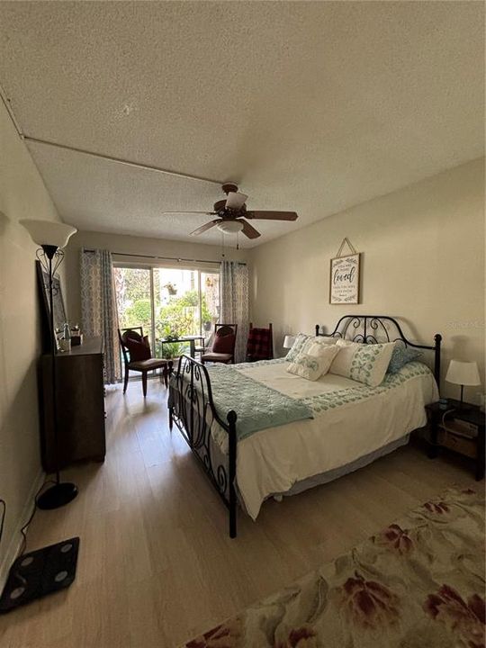 For Sale: $150,000 (1 beds, 1 baths, 682 Square Feet)