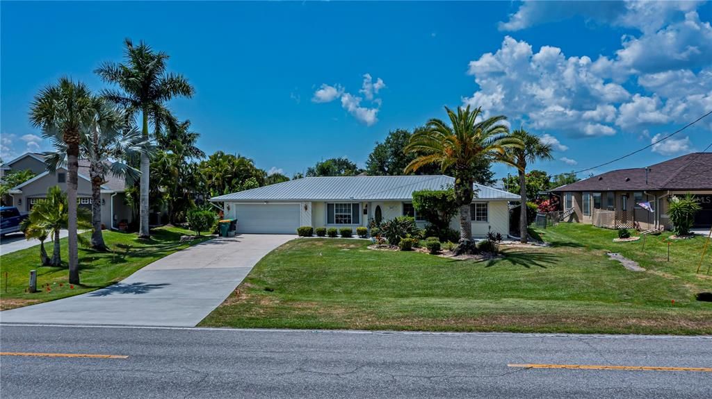 Active With Contract: $399,900 (3 beds, 2 baths, 1770 Square Feet)