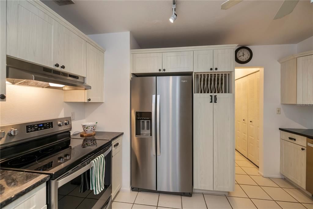 Active With Contract: $399,900 (3 beds, 2 baths, 1770 Square Feet)