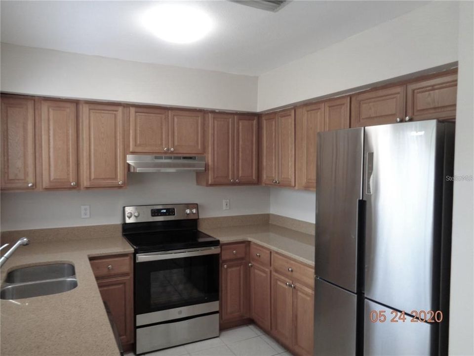 Active With Contract: $2,395 (3 beds, 2 baths, 1500 Square Feet)