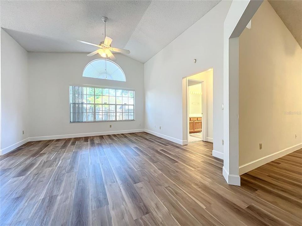 Active With Contract: $378,000 (3 beds, 2 baths, 1690 Square Feet)