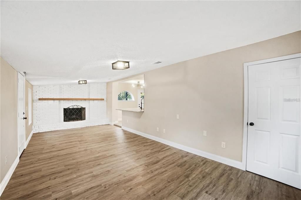 For Sale: $255,900 (2 beds, 2 baths, 1040 Square Feet)