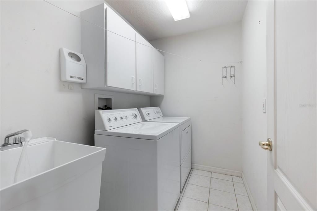 Active With Contract: $369,900 (3 beds, 2 baths, 2030 Square Feet)