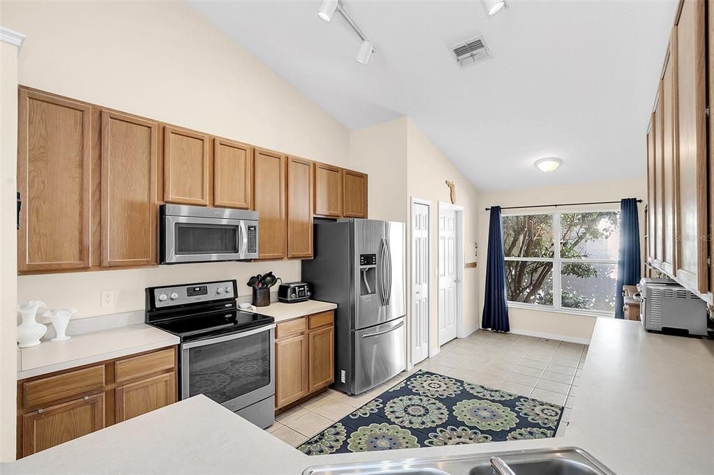 Active With Contract: $419,900 (4 beds, 2 baths, 1822 Square Feet)