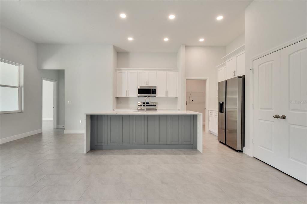 Active With Contract: $434,000 (4 beds, 2 baths, 1821 Square Feet)