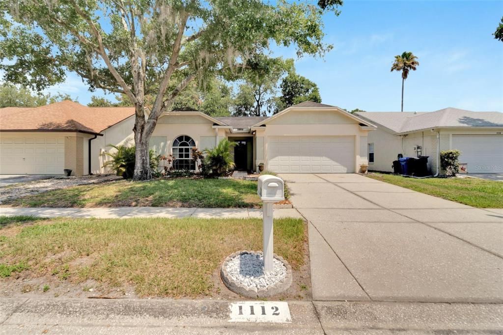 Active With Contract: $300,000 (3 beds, 2 baths, 1368 Square Feet)