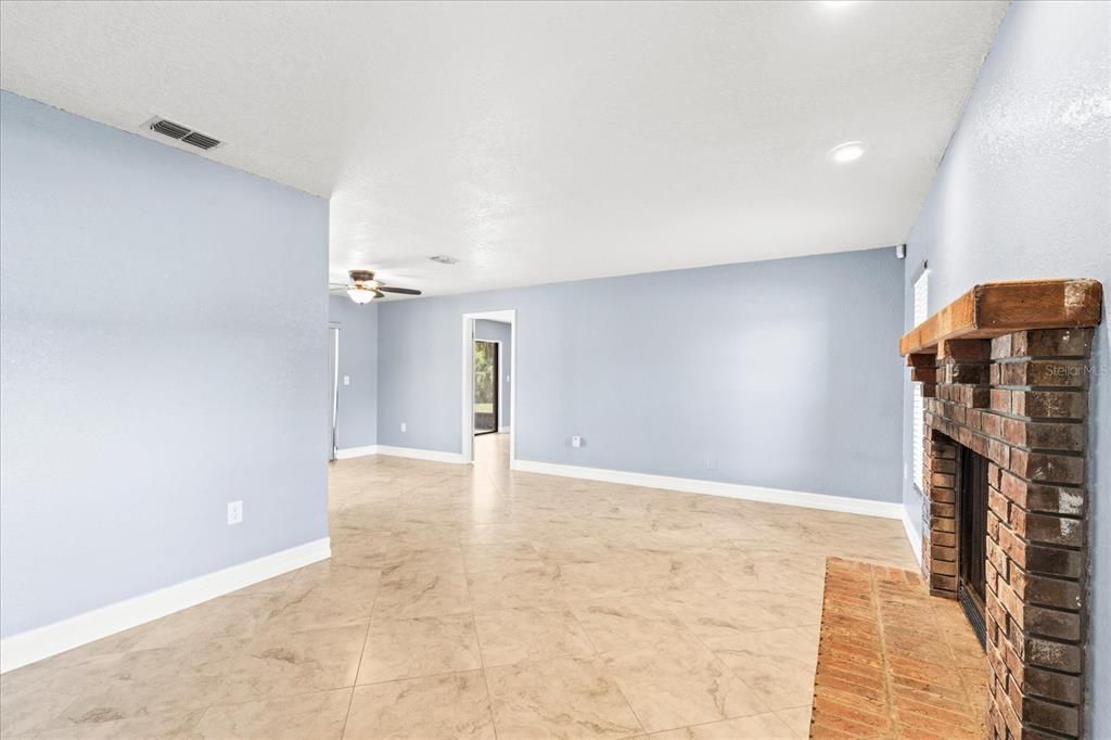 Active With Contract: $401,000 (3 beds, 2 baths, 2369 Square Feet)