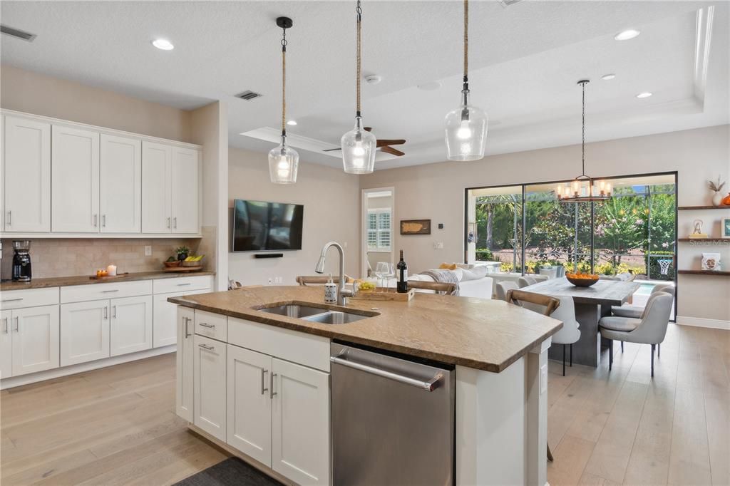 Recently Sold: $1,050,000 (3 beds, 3 baths, 2390 Square Feet)