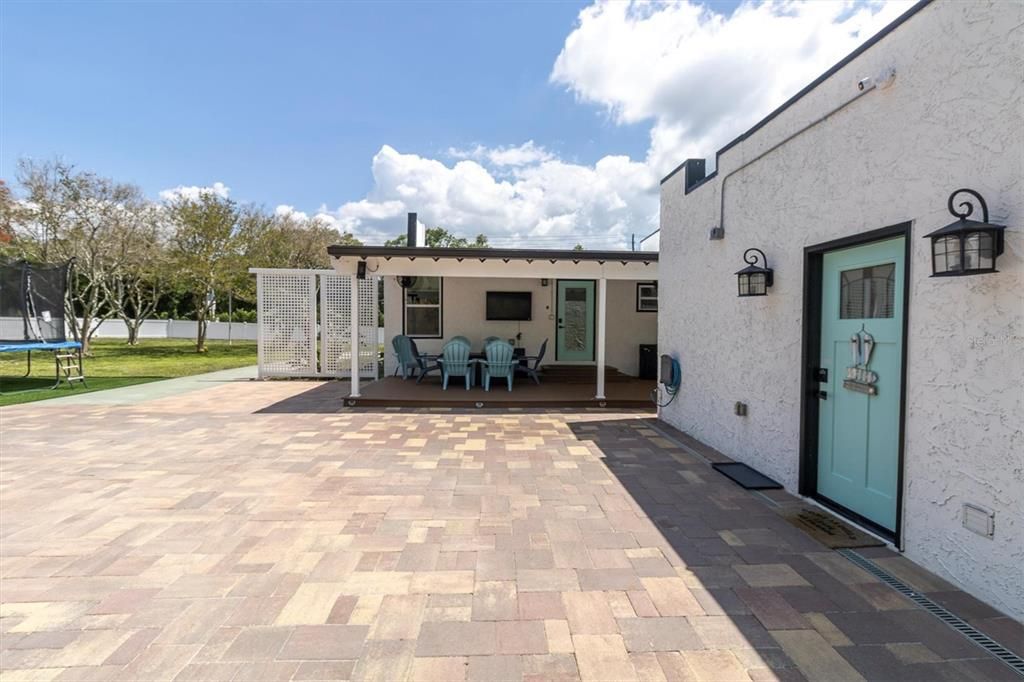 Active With Contract: $699,000 (3 beds, 2 baths, 2123 Square Feet)