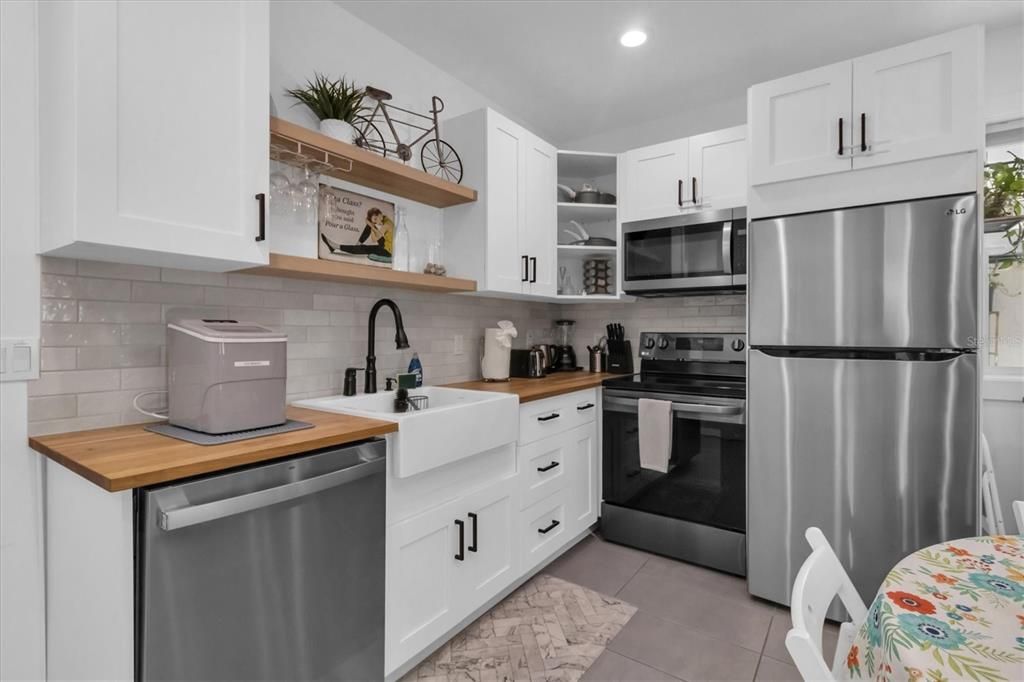 Active With Contract: $699,000 (3 beds, 2 baths, 2123 Square Feet)