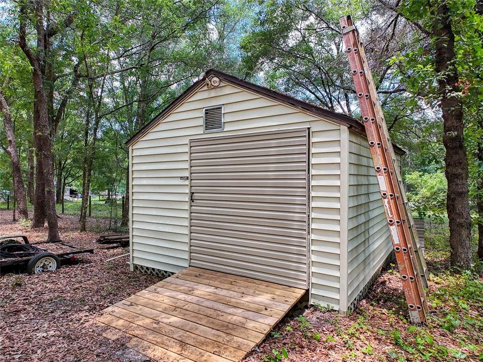 For Sale: $410,000 (3 beds, 2 baths, 1944 Square Feet)