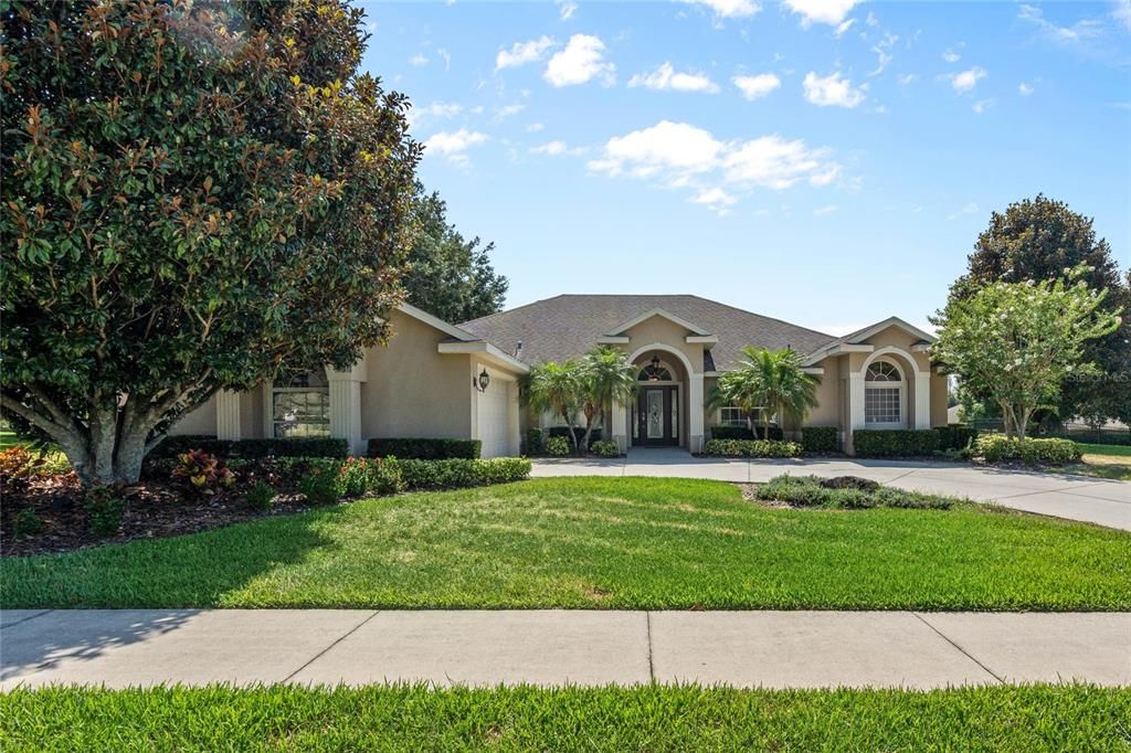 For Sale: $615,000 (3 beds, 3 baths, 2407 Square Feet)