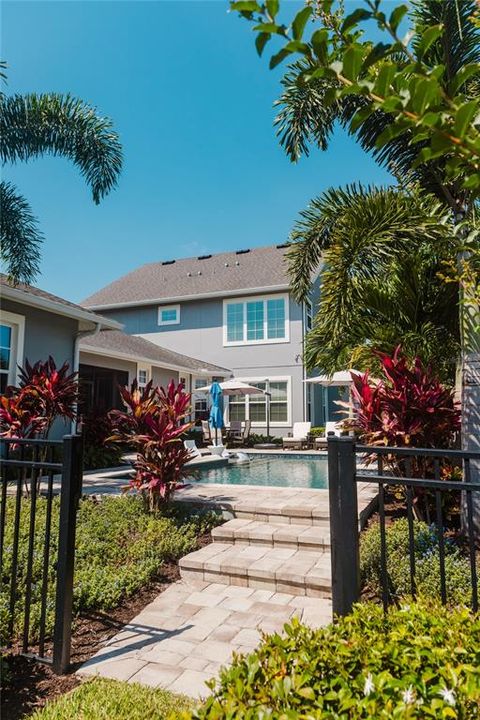 Recently Sold: $1,050,000 (4 beds, 3 baths, 3207 Square Feet)