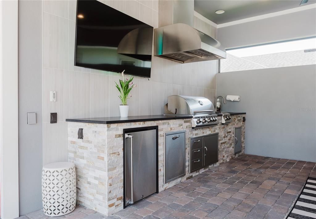 Outdoor Kitchen/Lanai