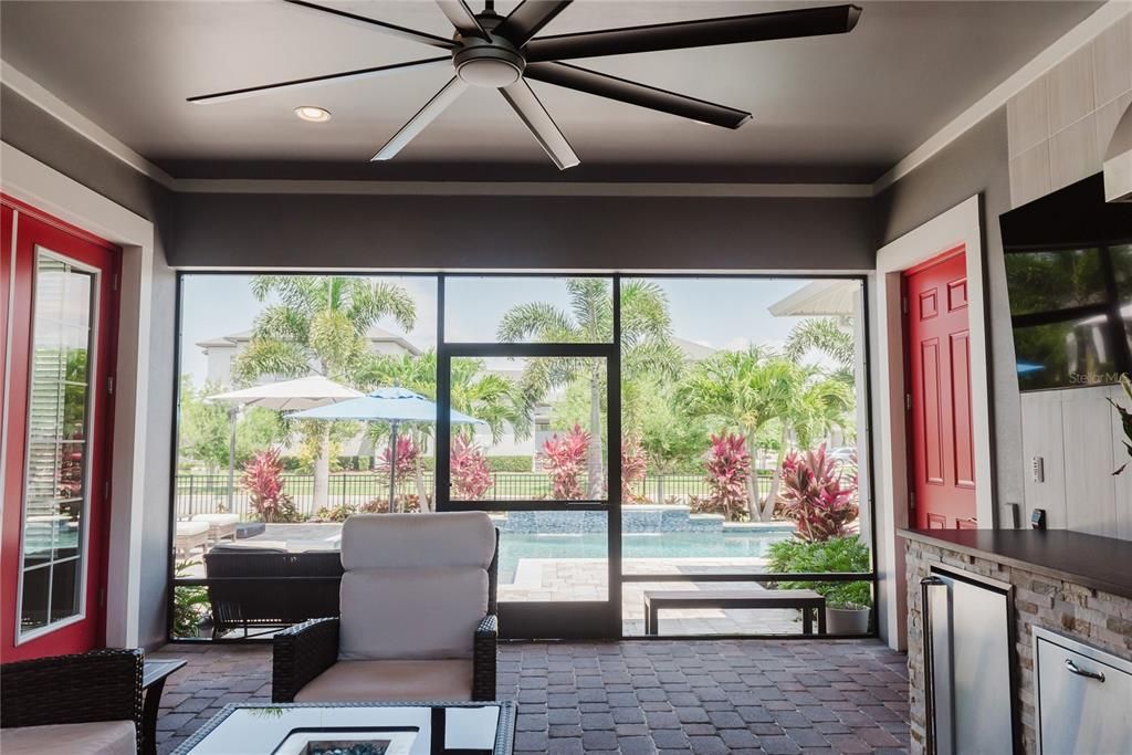 Outdoor Kitchen/Lanai