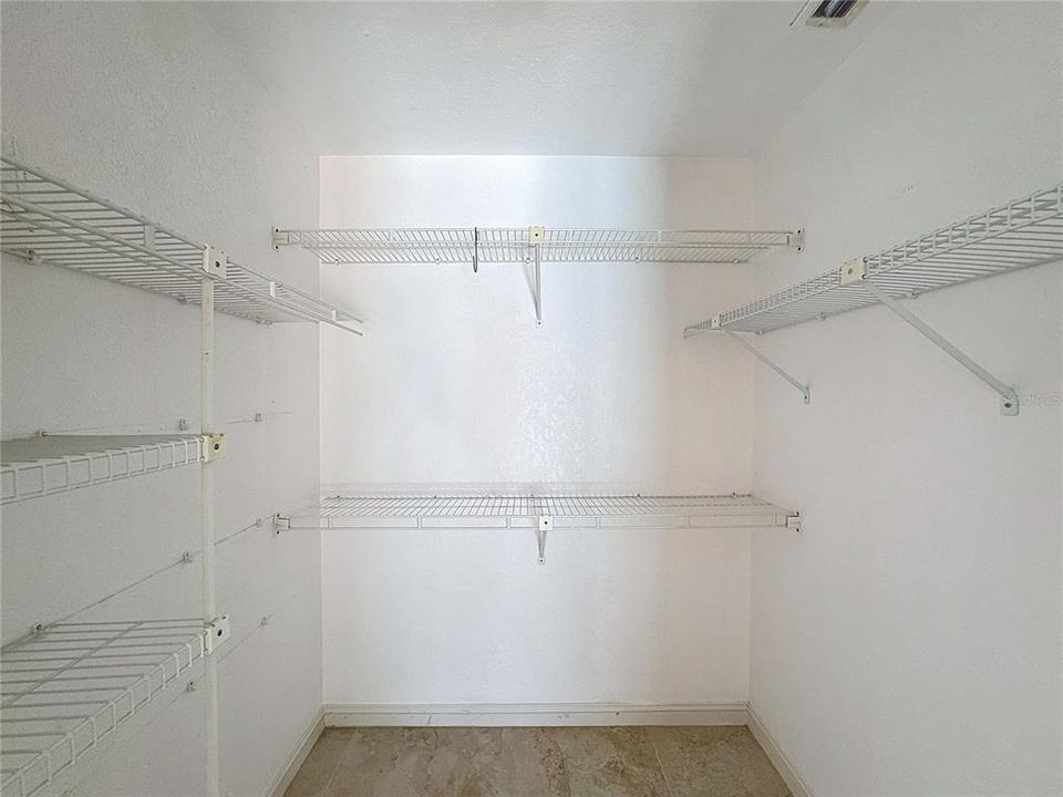 Activo con contrato: $369,900 (3 camas, 2 baños, 1786 Pies cuadrados)