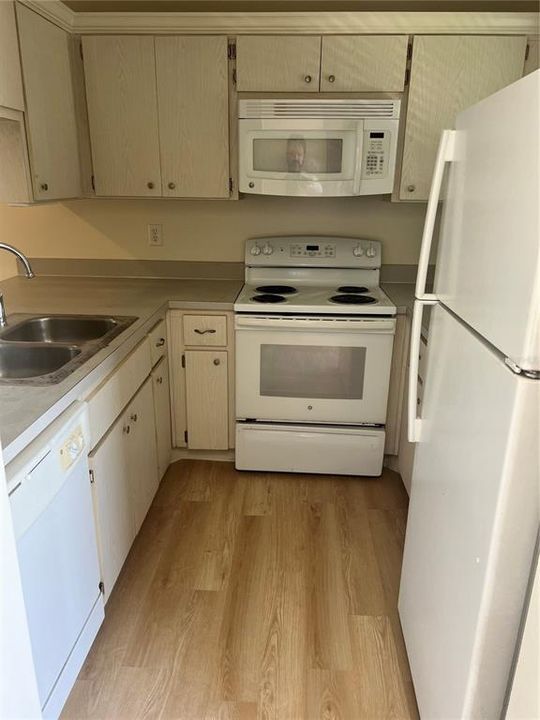 For Rent: $1,475 (2 beds, 2 baths, 864 Square Feet)