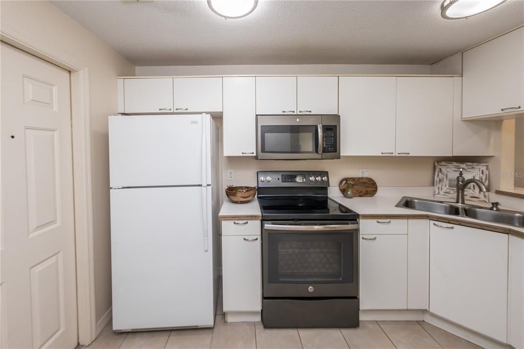 For Sale: $223,000 (2 beds, 2 baths, 1360 Square Feet)