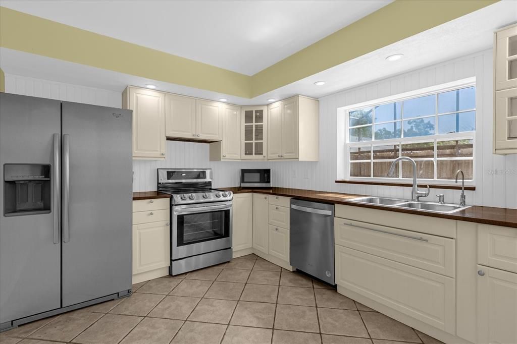 Active With Contract: $415,000 (3 beds, 2 baths, 1442 Square Feet)