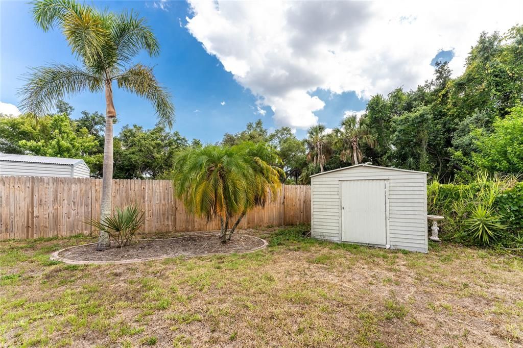 Active With Contract: $350,000 (3 beds, 2 baths, 1552 Square Feet)