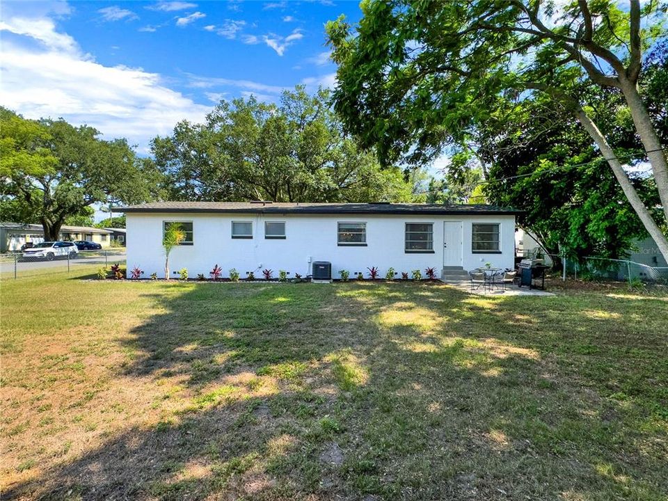 Active With Contract: $389,000 (3 beds, 2 baths, 1403 Square Feet)