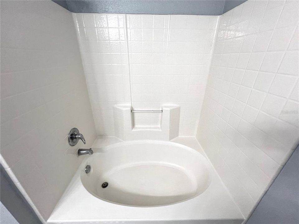 For Sale: $235,000 (2 beds, 2 baths, 1106 Square Feet)