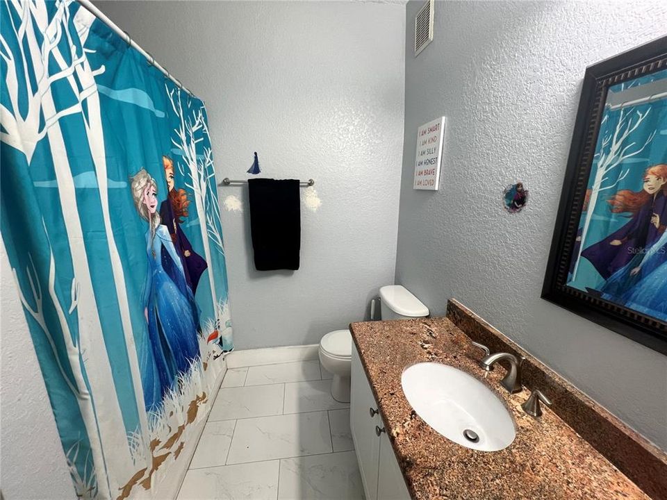 待售: $235,000 (2 贝兹, 2 浴室, 1106 平方英尺)