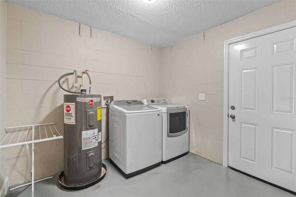 laundry room connect to garage and back yard