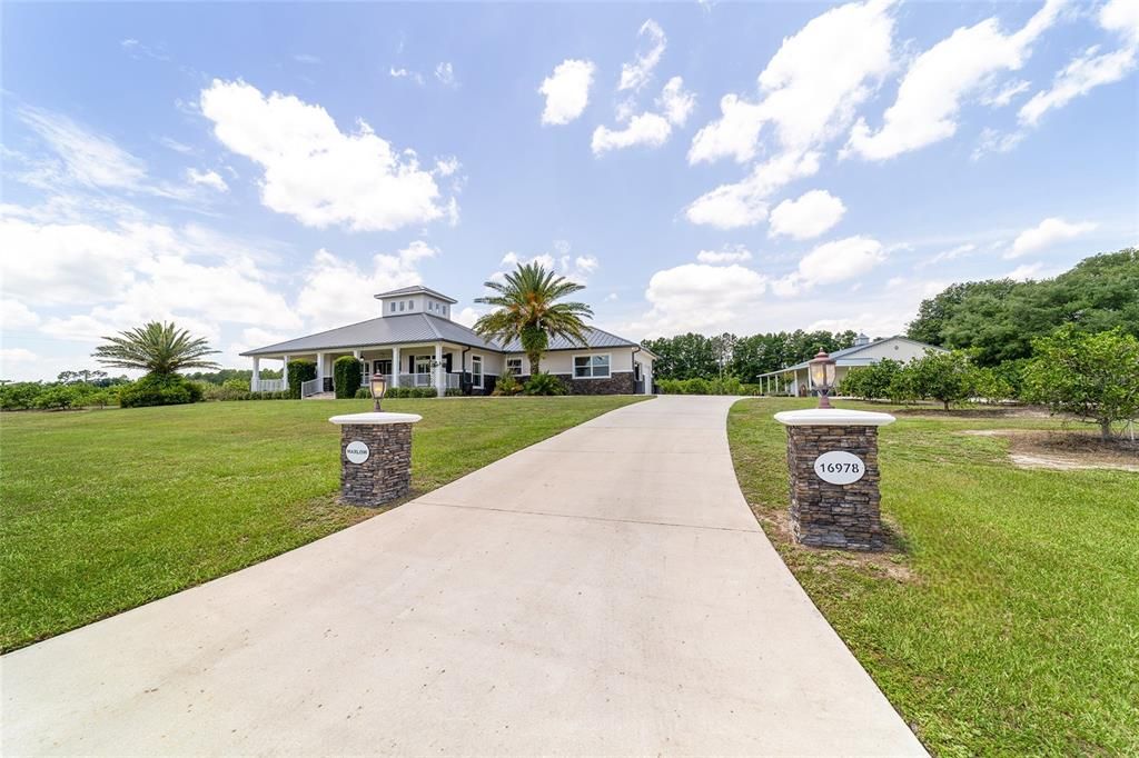 For Sale: $1,600,000 (2 beds, 2 baths, 2462 Square Feet)