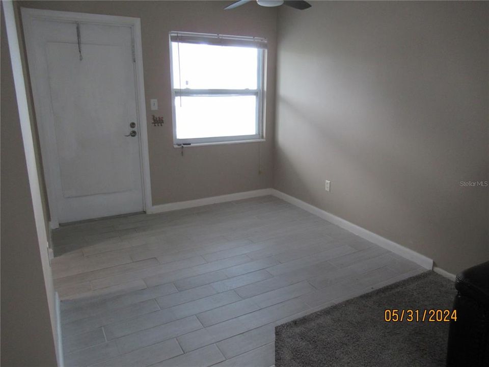 For Sale: $165,000 (2 beds, 2 baths, 862 Square Feet)