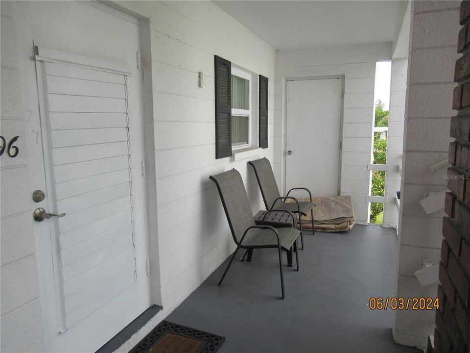 For Sale: $165,000 (2 beds, 2 baths, 862 Square Feet)