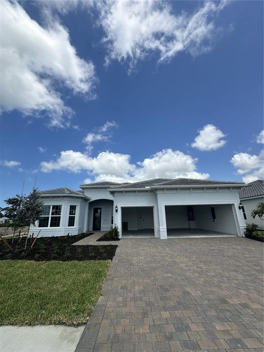 Recently Sold: $850,000 (3 beds, 3 baths, 2483 Square Feet)