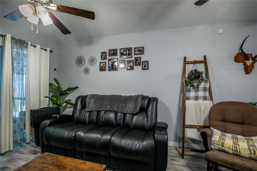 Active With Contract: $325,000 (2 beds, 2 baths, 1268 Square Feet)