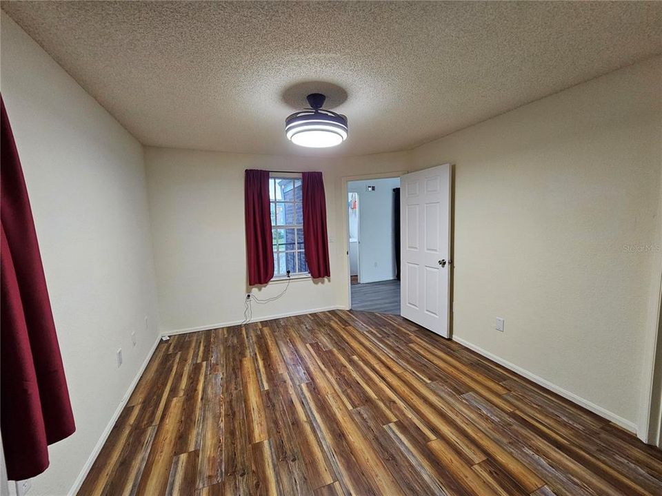 For Sale: $199,900 (2 beds, 2 baths, 874 Square Feet)