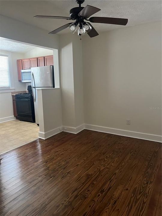 For Rent: $1,900 (2 beds, 2 baths, 800 Square Feet)
