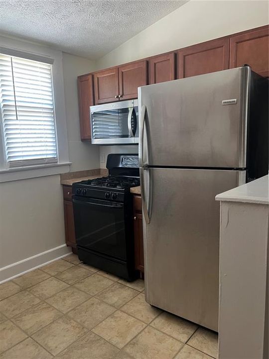 For Rent: $1,900 (2 beds, 2 baths, 800 Square Feet)